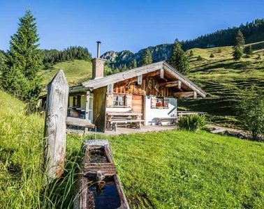 almhuette-alpen-urlaub