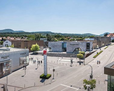 Zahlreiche Marken in der Outletcity Metzingen shoppen
